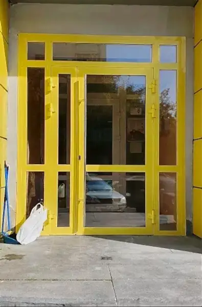 Изготовление и монтаж крашеной алюминиевой входной группы – г. Екатеринбург, пр-т Ленина 53, кафе "Скороед"